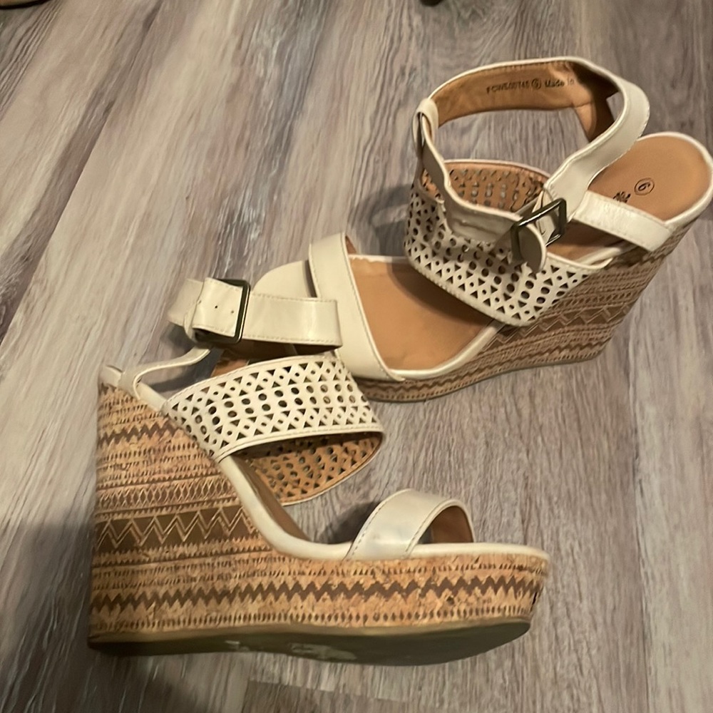 Vanity leather size 6